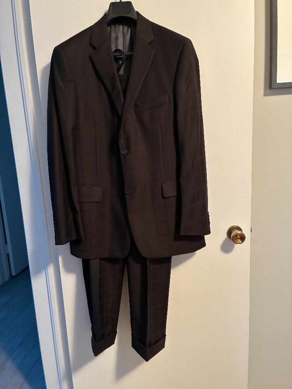 2 pc suit. Sz 40R Tellino Tessuto Italiano. Pants W35xL29.5. 100% Virgin Wool.